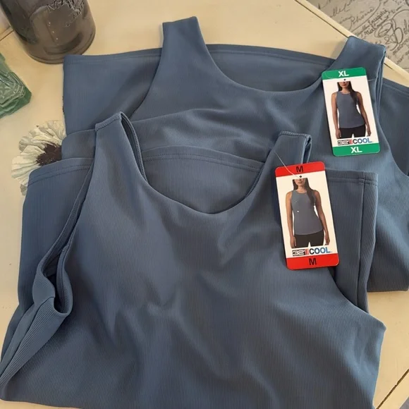 32 Degrees Women's  Tank Top with built in bra - Picture 2 of 3